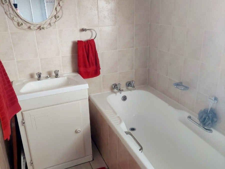 5 Bedroom Property for Sale in Oranjeville Free State